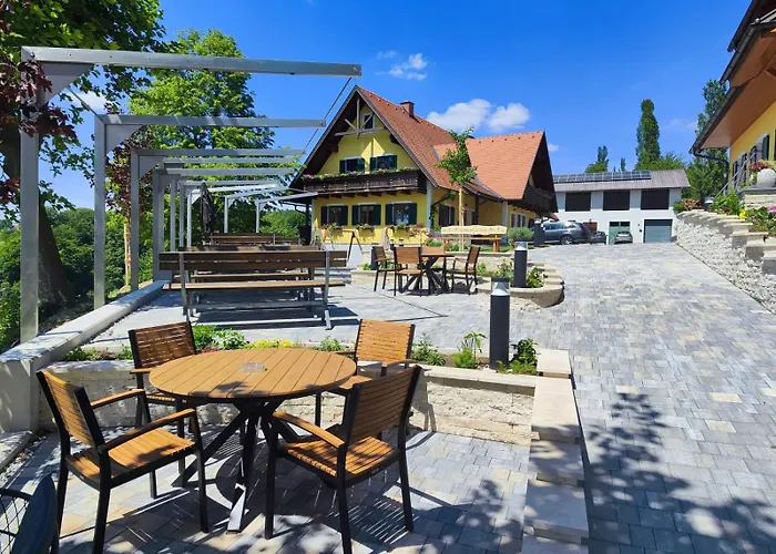 Weingut Fellner فندق مبيت وإفطار ليوتسشاخ